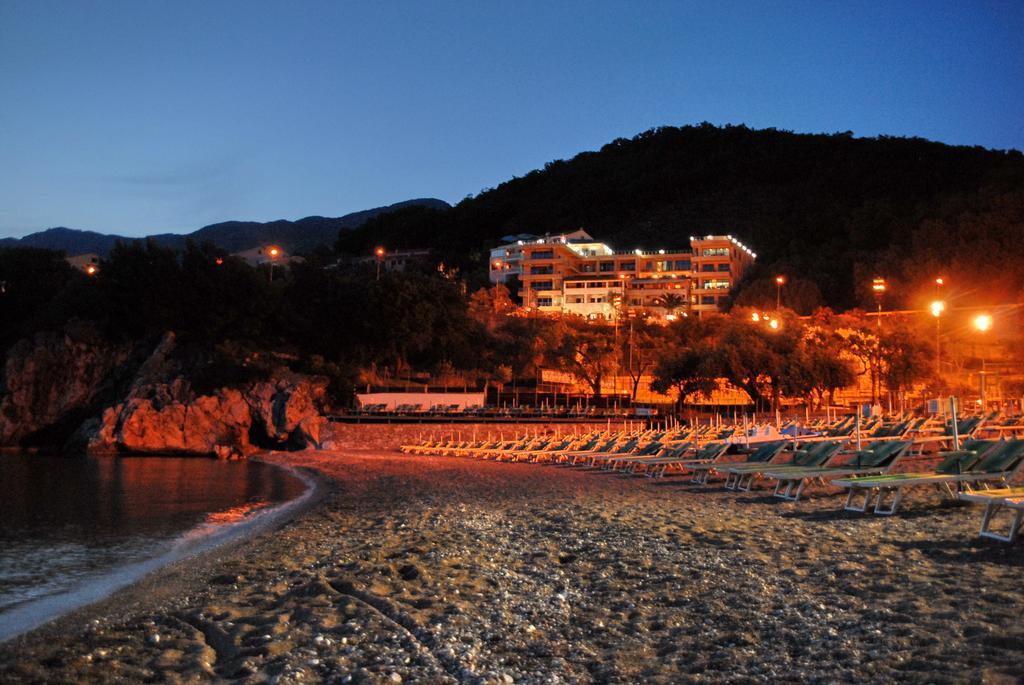 Apartments Rino Lux Sveti Stefan Extérieur photo